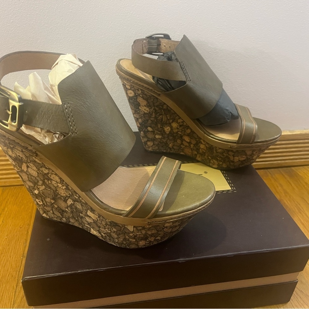 Modern Vintage Olive Green Cork Wedges Women’s Size 8.5 NEW